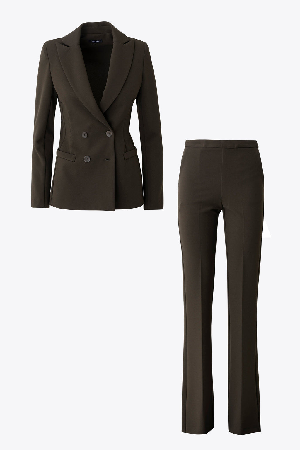 Conjunto Blazer Valentina en color Musgo, foto de producto sobre fondo blanco