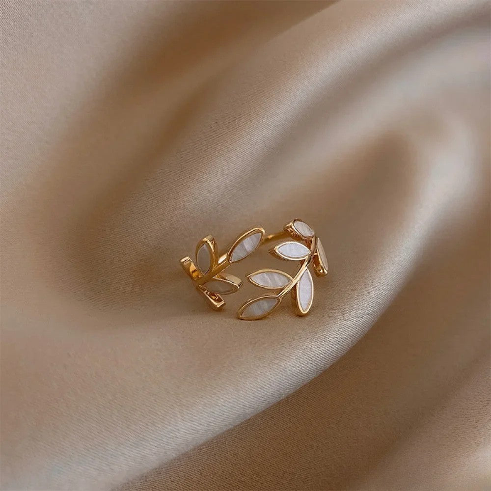 Anillo Ajustable Dorado Lucía™